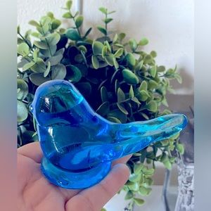 W Ward blue “Happy little bluebird” glass paperweight figurine 1995